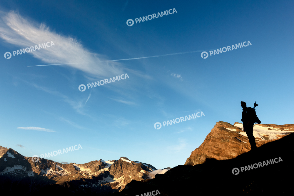  Silhouette di escursionista a Valsavarenche