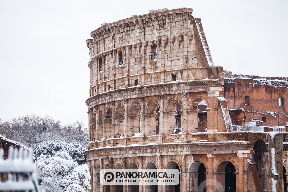 A lovely day of snow in Rome, Italy, 26th February 2018: a beautiful view of Colosseum under the snow