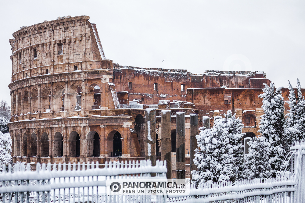 A lovely day of snow in Rome, Italy, 26th February 2018: a beautiful view of Colosseum under the snow