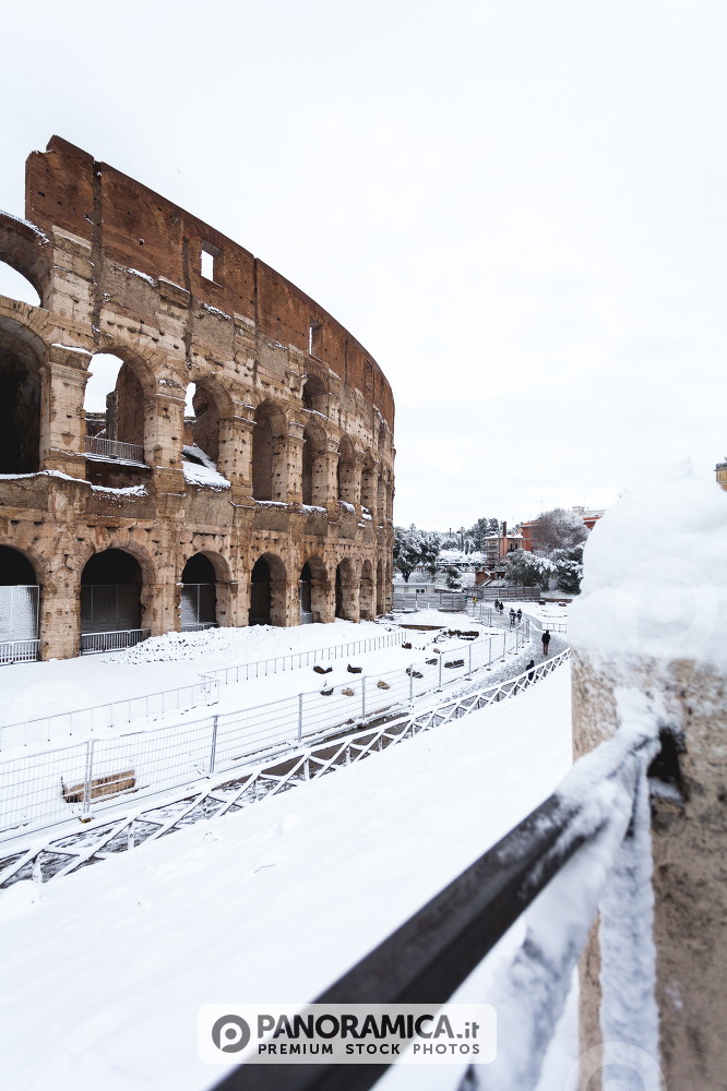 A lovely day of snow in Rome, Italy, 26th February 2018: a beautiful view of Colosseum under the snow