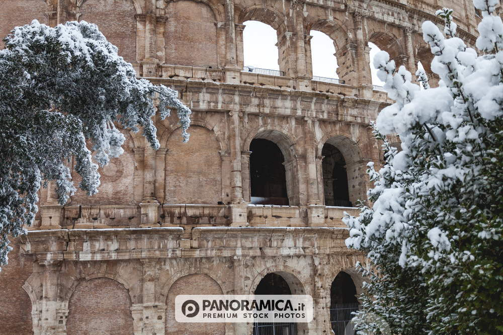 A lovely day of snow in Rome, Italy, 26th February 2018: a beautiful view of Colosseum under the snow
