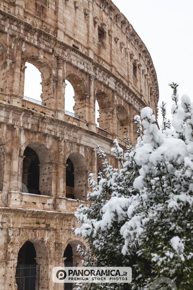 A lovely day of snow in Rome, Italy, 26th February 2018: a beautiful view of Colosseum under the snow
