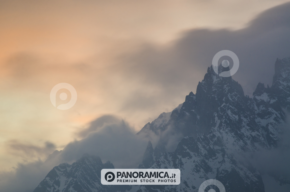 Aiguille Noire de Peuterey al tramonto, Val Sapin, Valle d'Aosta