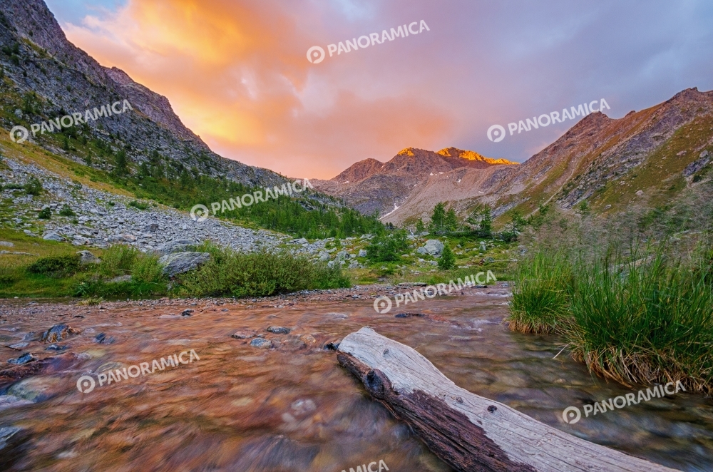 Alba al lago d'Arpy