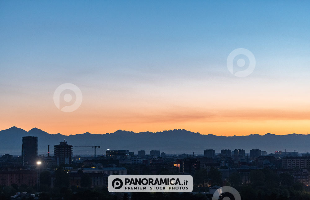 Alba milanese, veduta sulle prealpi 