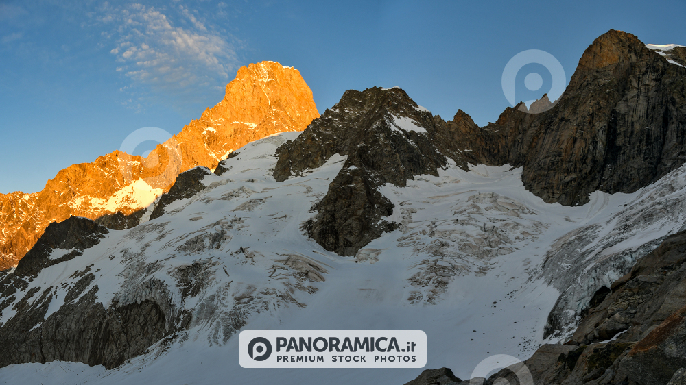 Alba su Grand Jorasse e ghiacciaio Fréboudze, Monte Bianco, Val Ferret