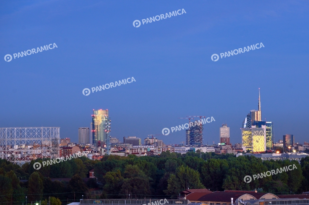 Alberi della Bovisa e skyline di Porta Nuova