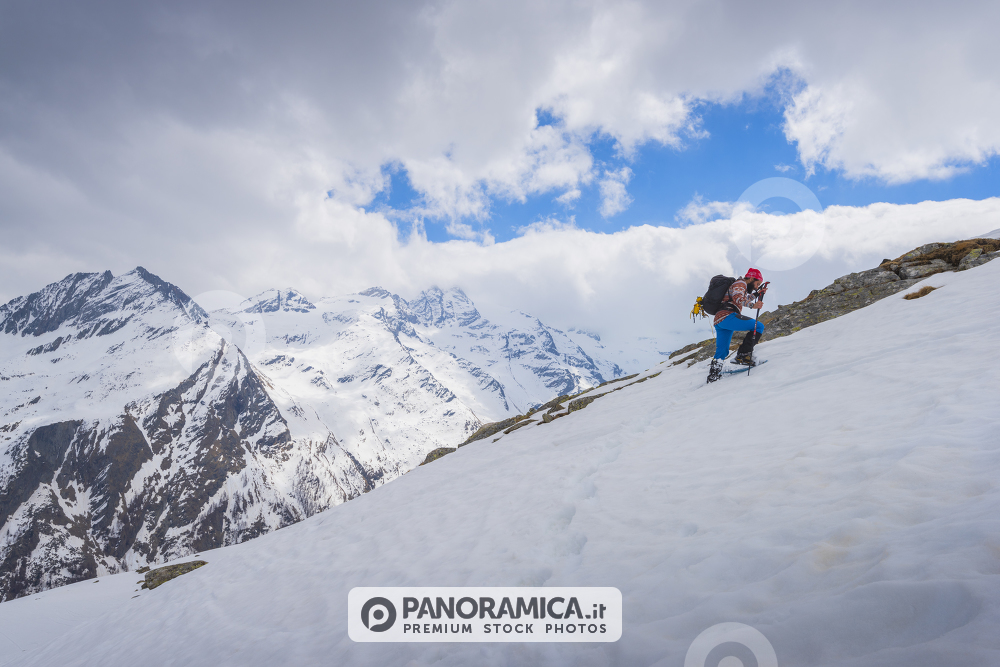 Alpinista nel Vallone del Lauson, Valnontey, Valle di Cogne, Parco Nazionale Gran Paradiso, Valle d'Aosta