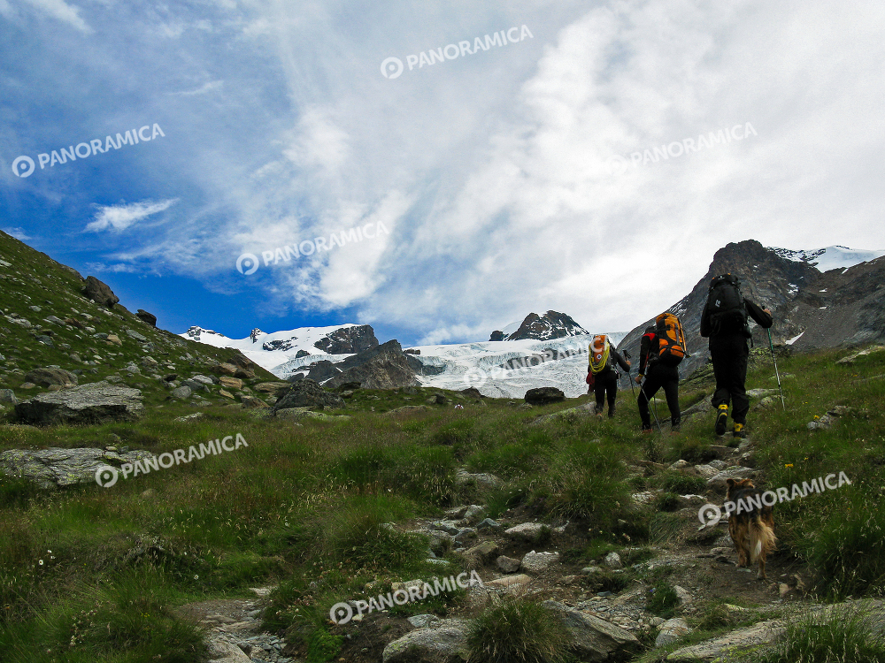 Alpinisti in salita al Rifugio Mezzalama