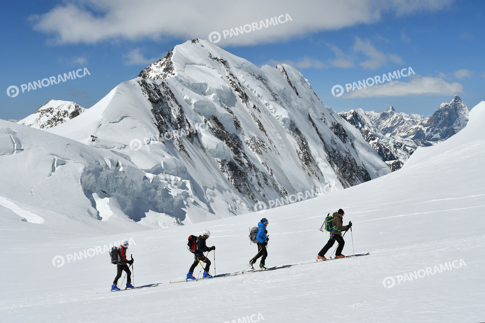 Alpinisti sul ghiacciaio del Monte Rosa