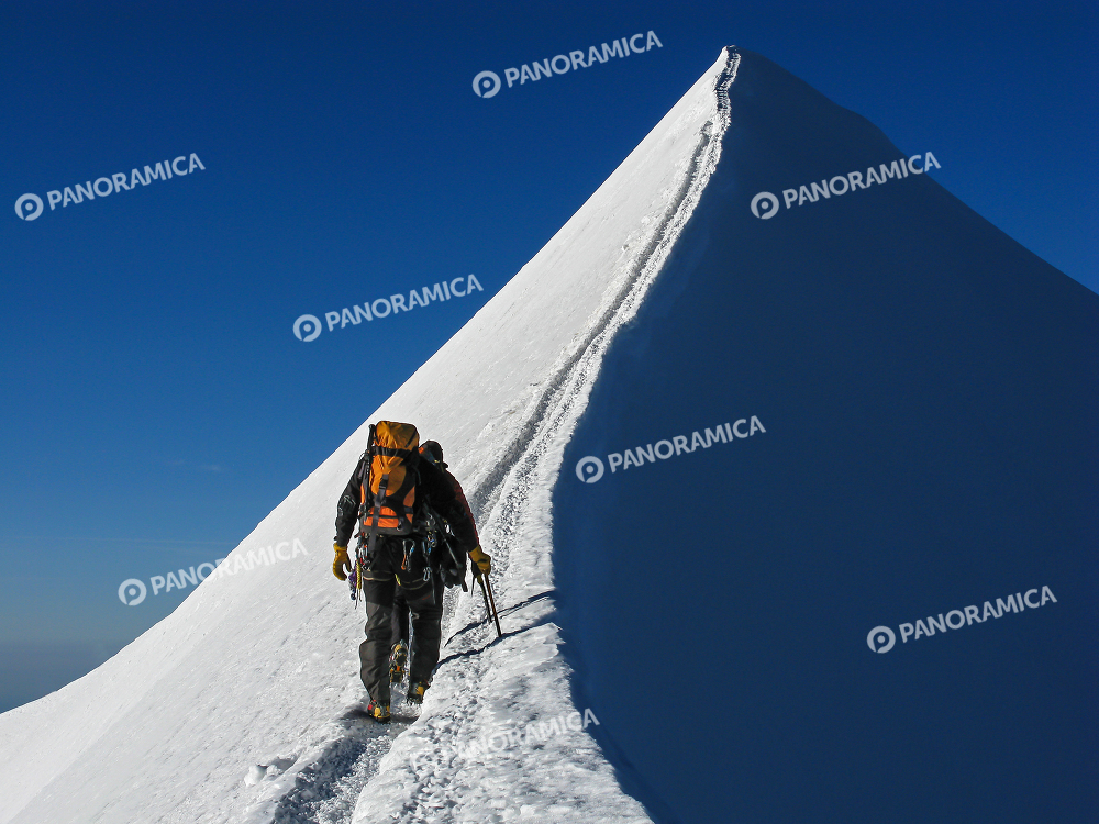 Alpinisti sulla cresta nord del Castore, Monte Rosa
