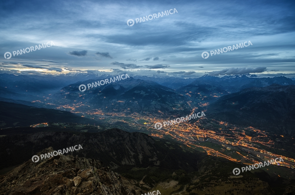 Aosta di sera vista dalla Becca di Nona