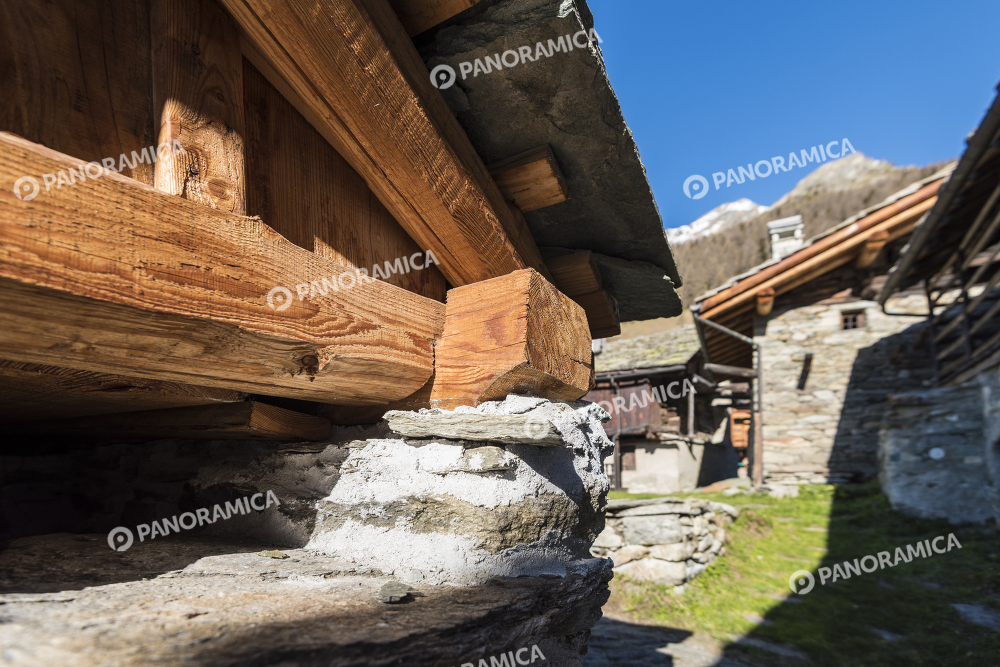 Architettura ad Alpenzù Grande, Valle di Gressoney