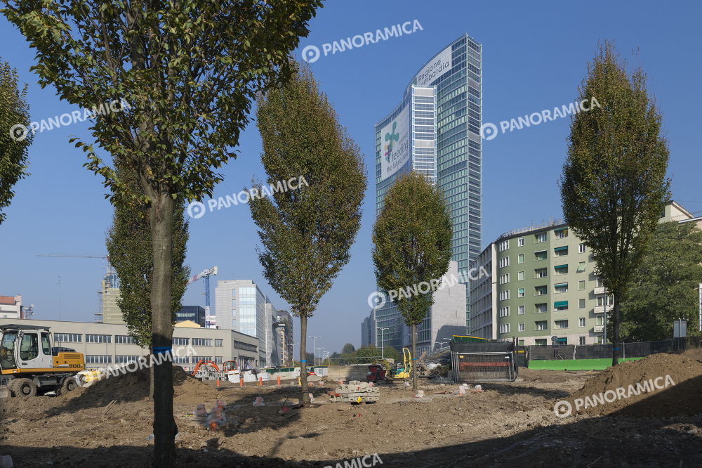 Biblioteca degli alberi in cantiere e il Palazzo Lombardia