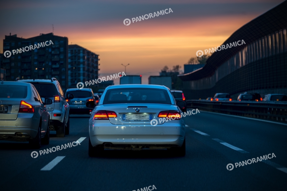 BMW in coda in A4