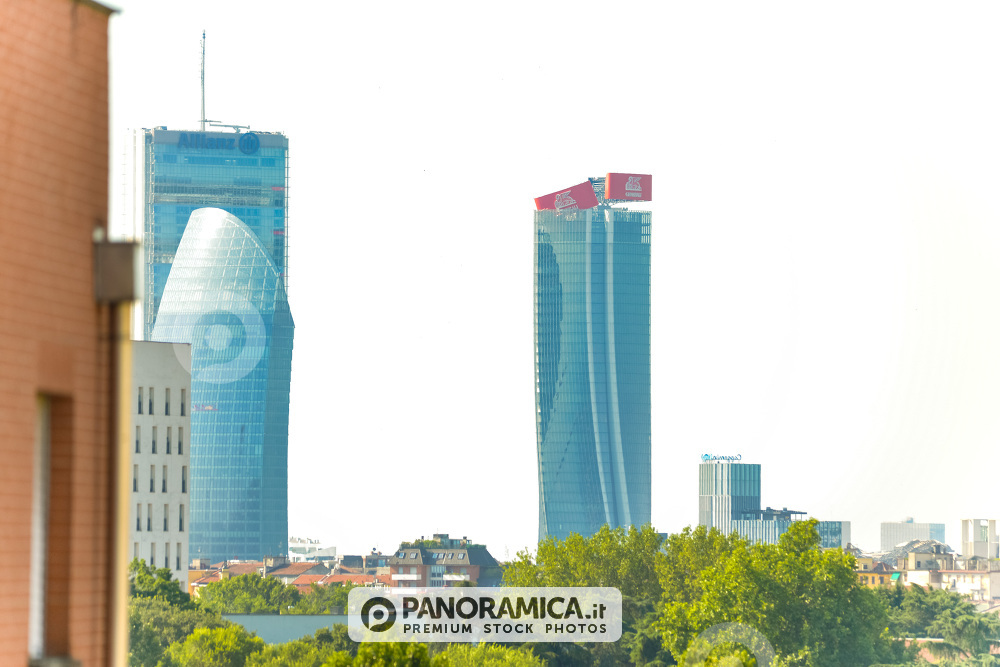 Caduta insegna Grattacielo Generali in CityLife