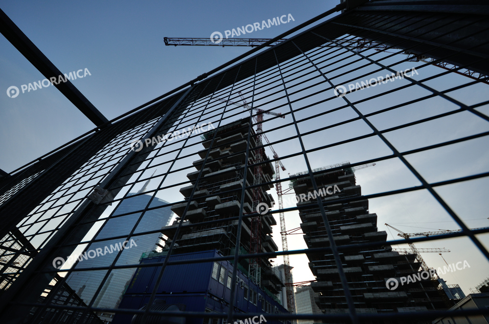 Cantiere del Bosco Verticale visto dalla passerella