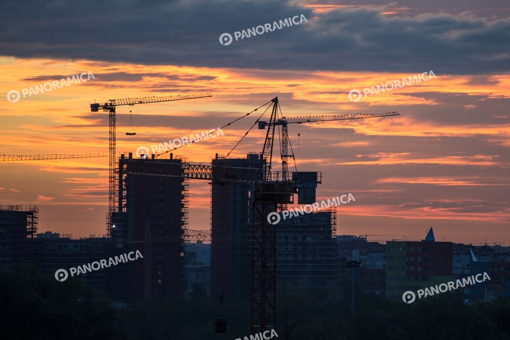 Cantiere della Residenza Cosenz 54 al tramonto