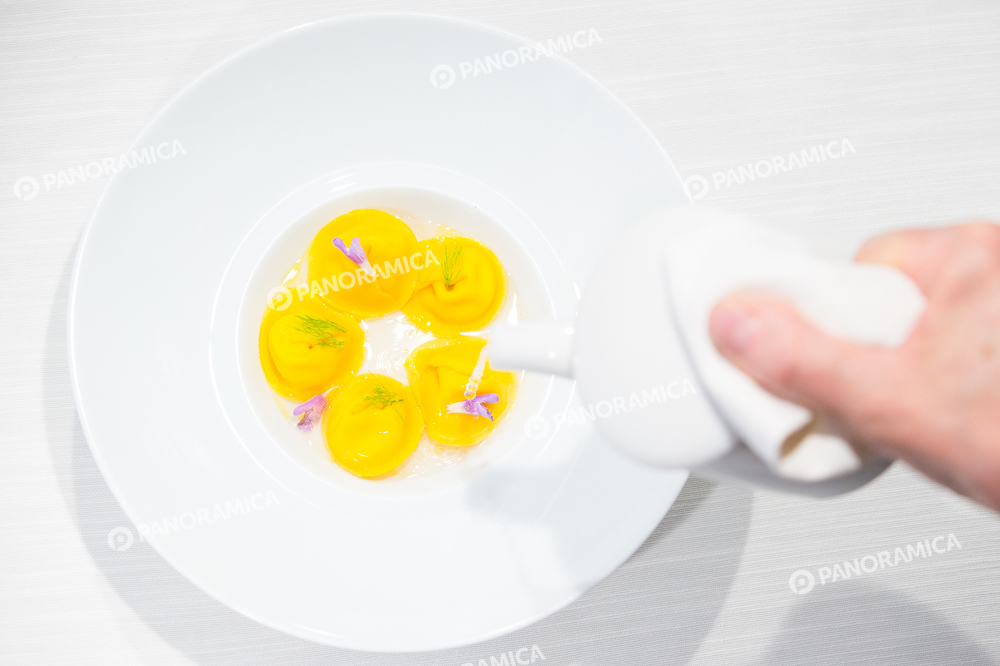 Cappelletti al brodo