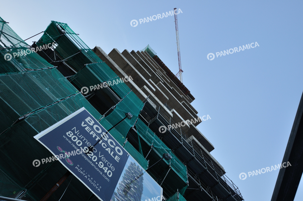 Cartello ufficio vendite Bosco Verticale in cantiere