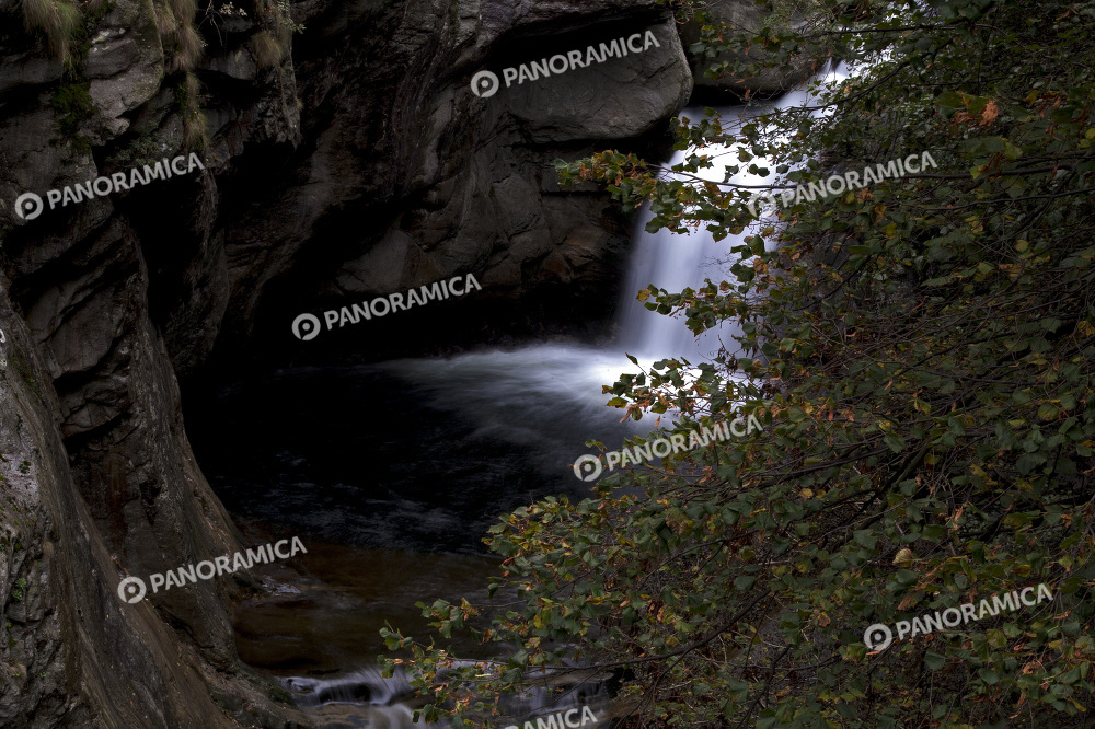 Cascata nelle guje di Hone