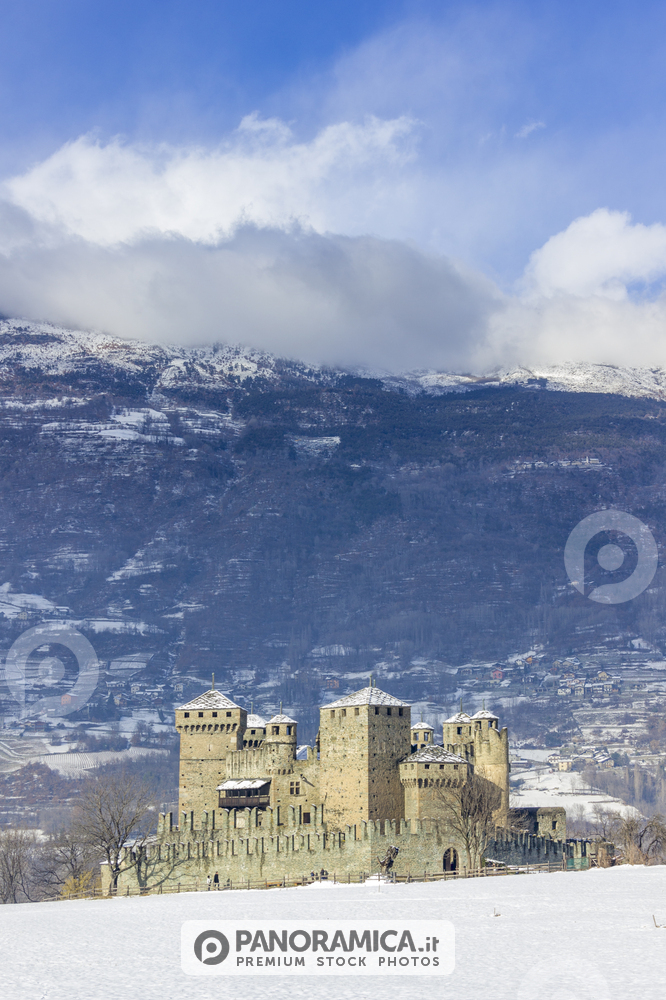 Castello di Fenis in inverno