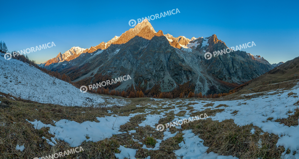 Catena del Monte Bianco all'alba