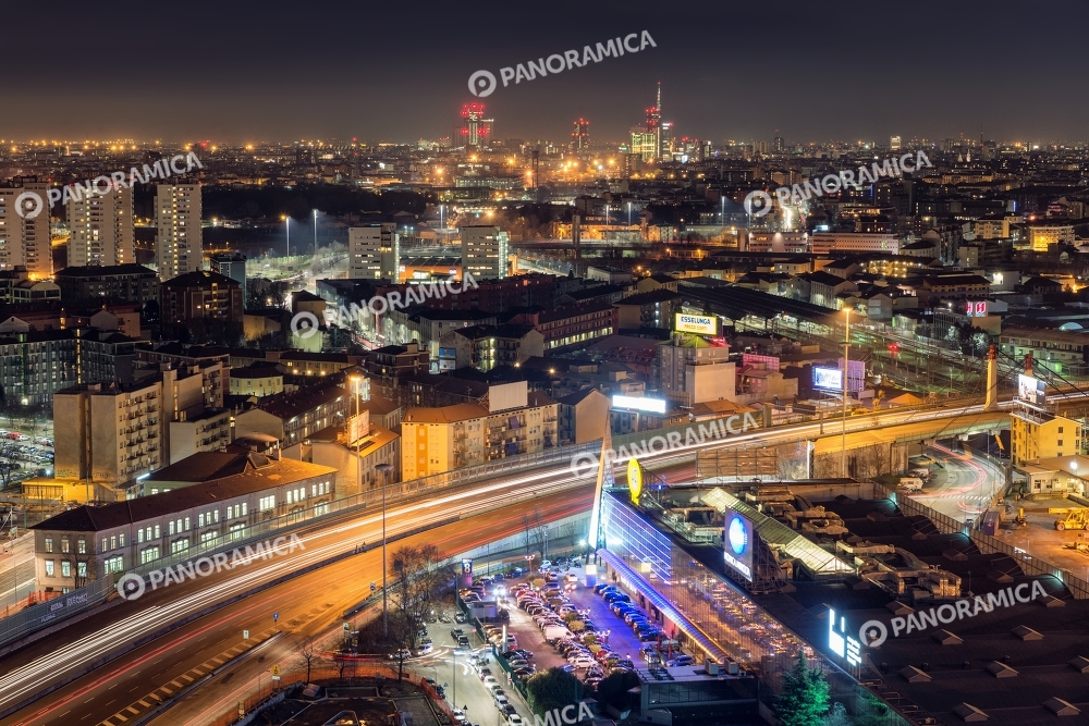 Cavalcavia del Ghisallo e lo skyline di Milano