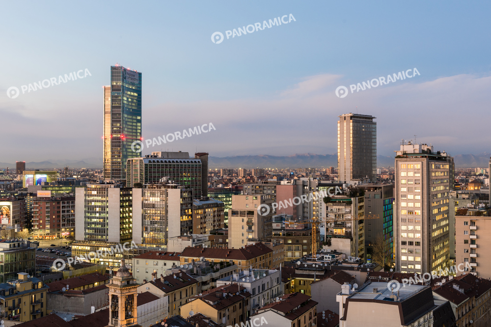 Centro direzionale e Palazzo Lombardia al tramonto