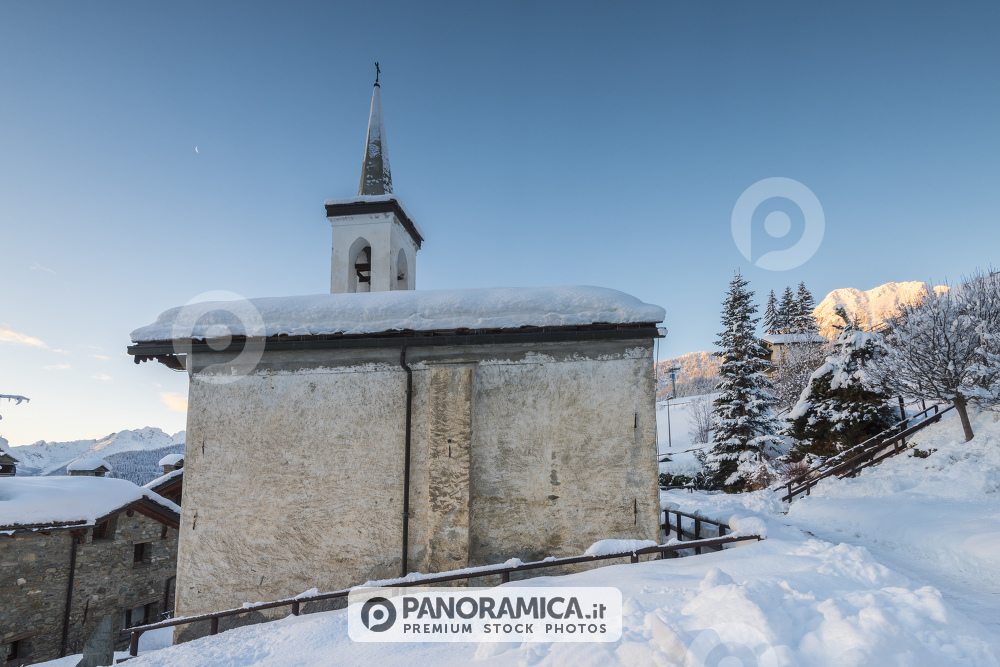 Chiesetta di Chatrian all'alba, Torgnon, Valtournenche, Valle d'Aosta