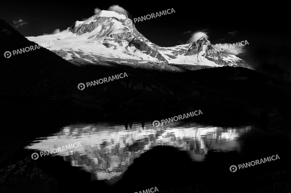 Ciarforon e Monciair riflessi nel laghetto di Montcorvé