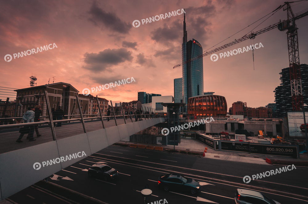 Cielo colorato in Via melchiorre gioia