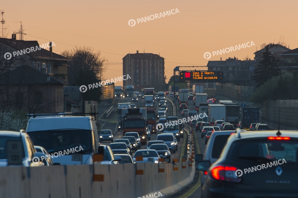 Code a tratti fino a Milano Ghisolfa