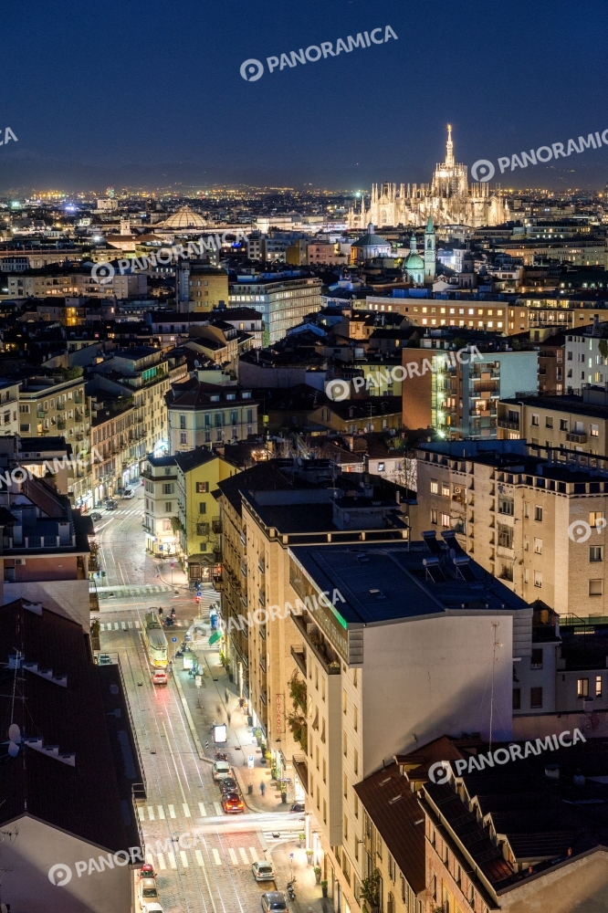Corso Genova e il Duomo illuminato