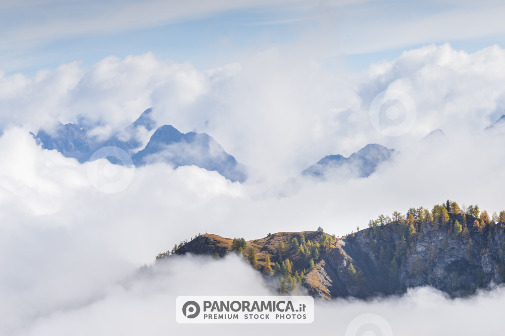 Creste sopra le nebbie, Valle del Gran San Bernardo, Valle d'Aosta