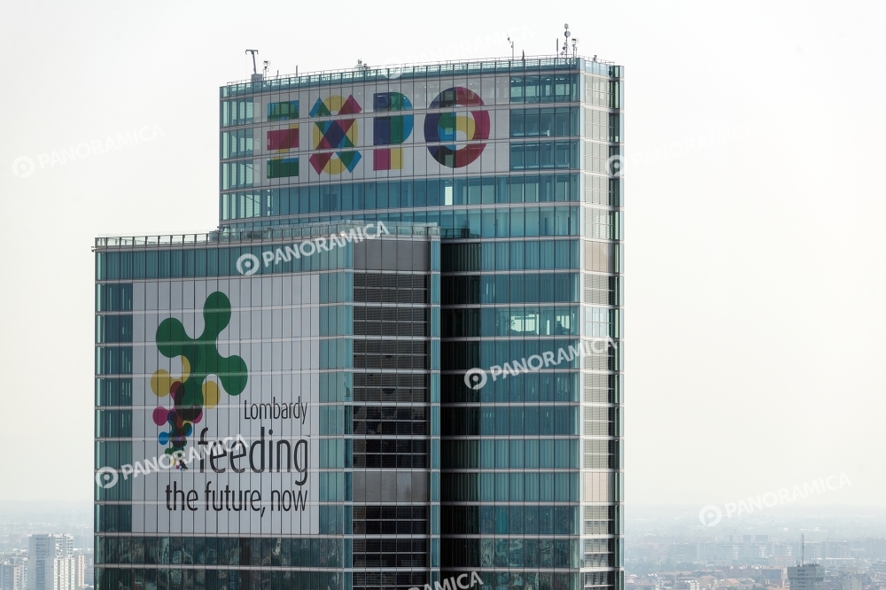 Dettaglio insegna Lombardy feeding the future, now