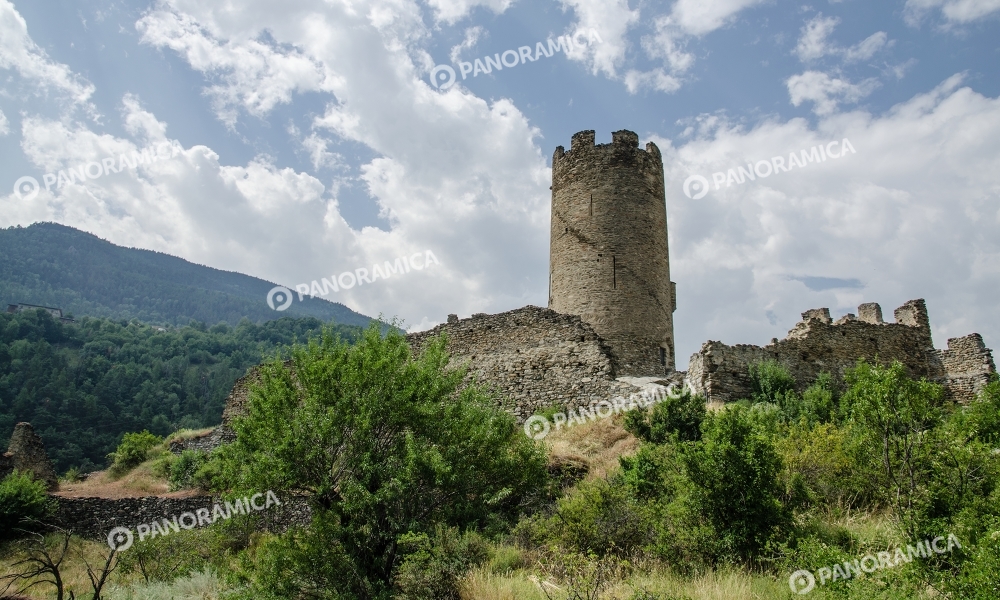Châtel-Argent con nuvole