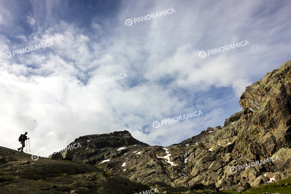 Escursionista in montagna