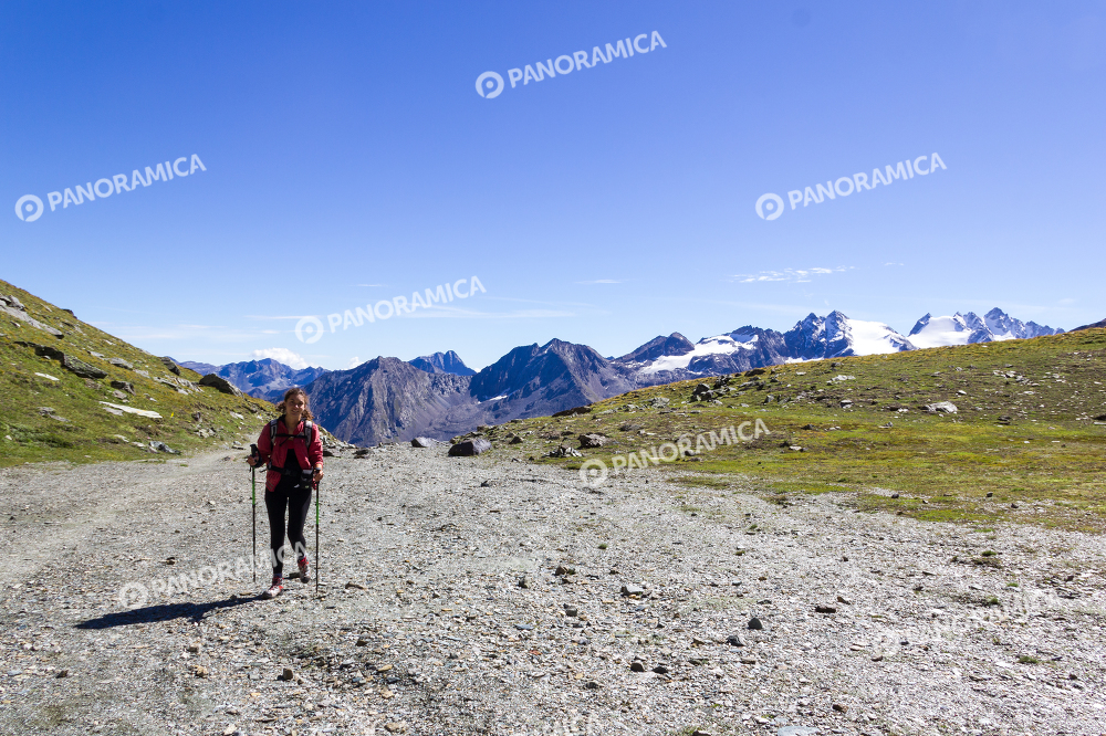 Escursionista verso il Col Loson a Cogne
