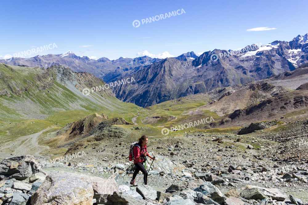 Escursionista verso il Col Loson a Cogne