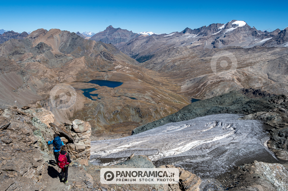Escursionisti sulla Punta Basei, parco del Gran Paradiso