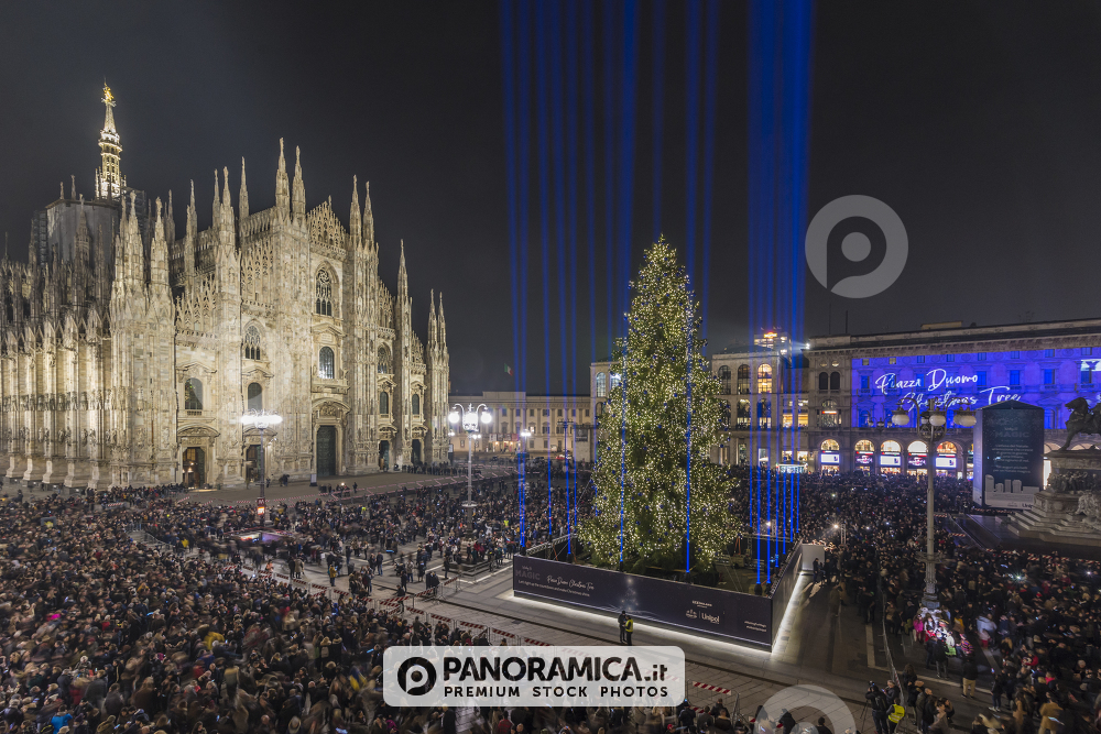 Evento di accensione dell'Albero di Natale in Piazza Duomo