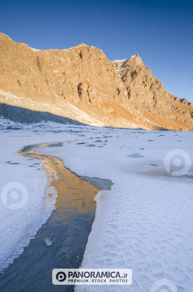 Forme di ghiaccio e neve, Lago Golettaz, Val di Rhemes, Valle d'Aosta.