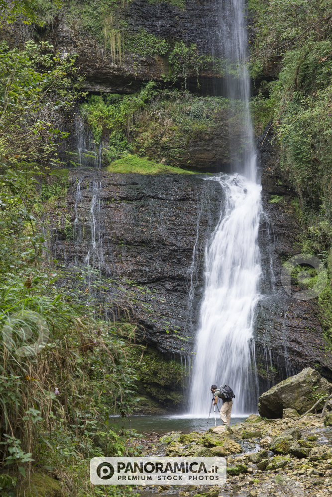 Fotografo sotto le Cascate di Fermona