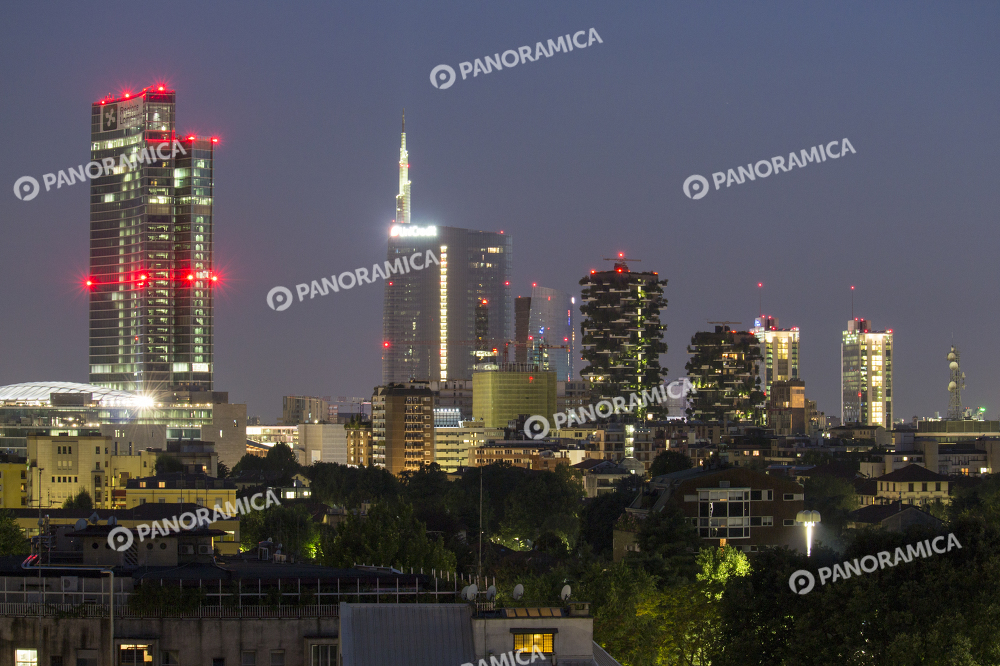 Grattacieli di Milano Porta Garibaldi e Isola alla sera