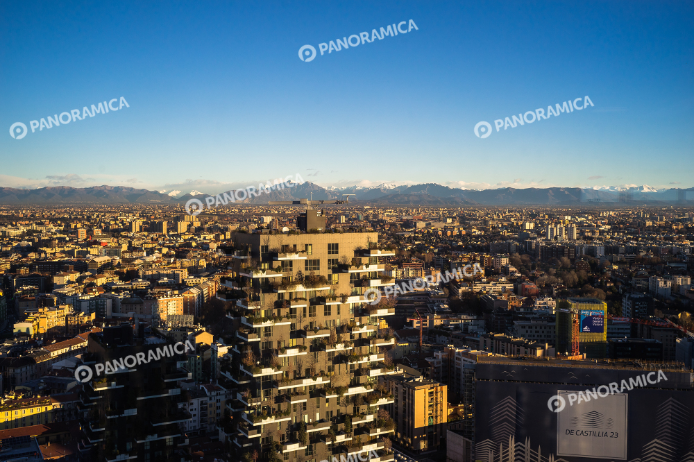 Il Bosco Verticale e le Alpi