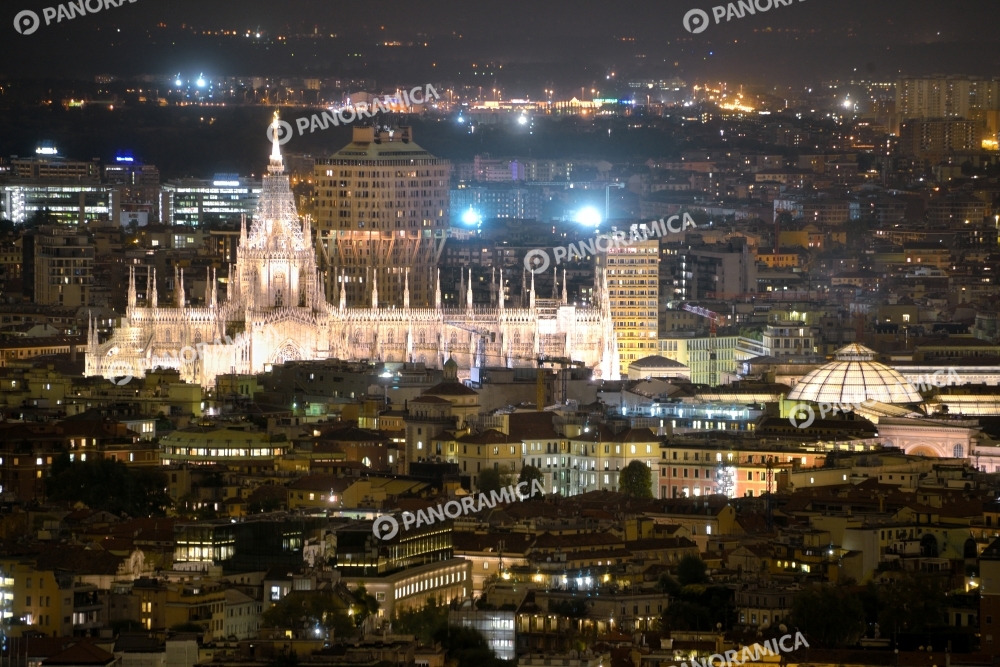 Il Duomo di notte e la Torre Velasca