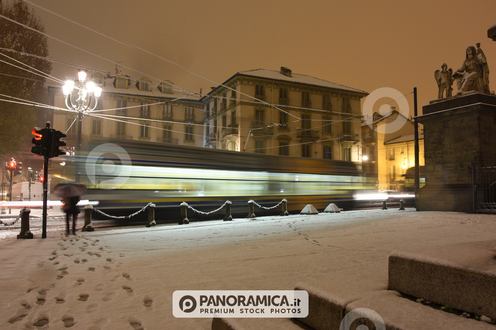 Il n° 13 di corsa sotto la neve