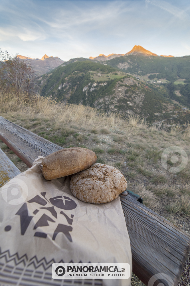 Il pane nero al tramonto