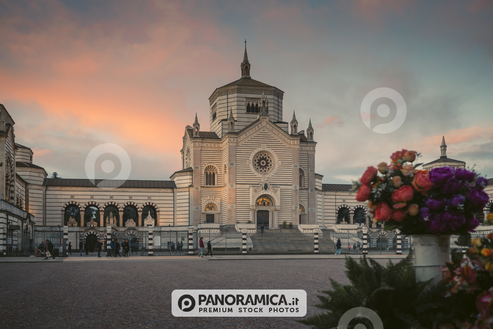 Il tramonto illumina il Monumentale
